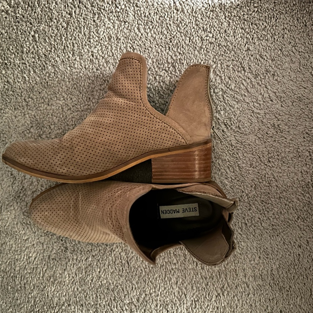 Steve Madden Tan Ankle Booties with Chunky Heel
